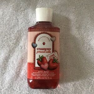 Bath & Body Works Strawberry Pound Cake Body Wash - Red